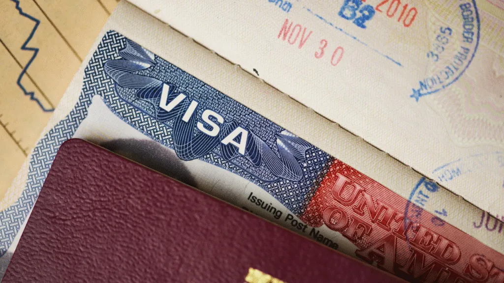 Can Americans get a visa on arrival in Vietnam?
